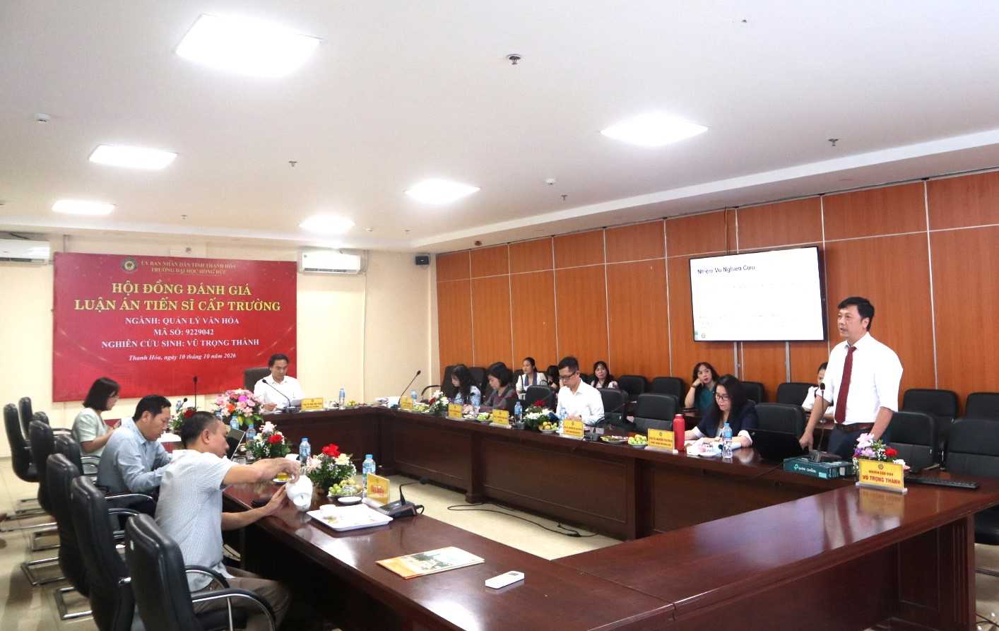 Nghiên cứu sinh Vũ Trọng Thành bảo vệ thành công luận án tiến sĩ với đề tài “Quản lý hoạt động quảng cáo ngoài trời tại tỉnh Thanh Hóa” 